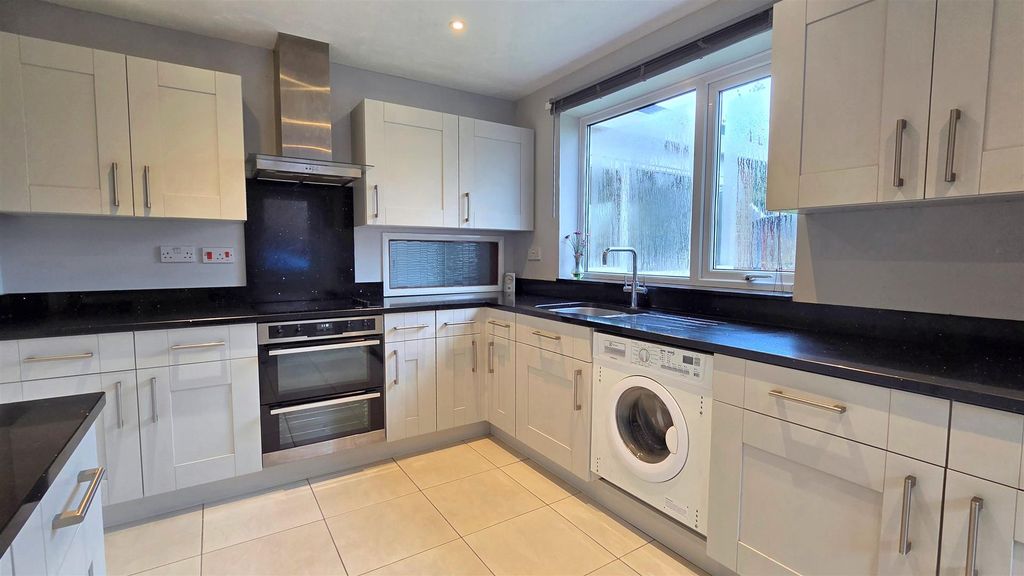 Property photo 2 of 16 Kitchen