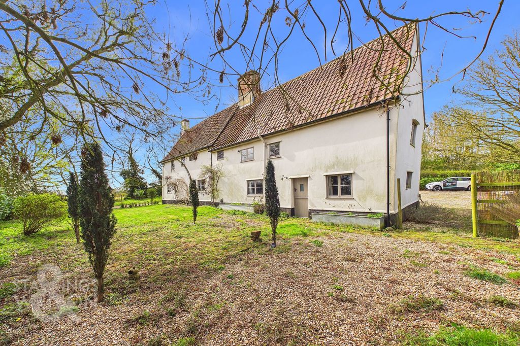 Property photo 2 of 36