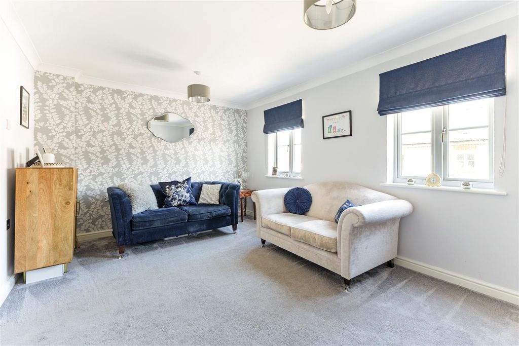 Property photo 3 of 12 Sitting Room