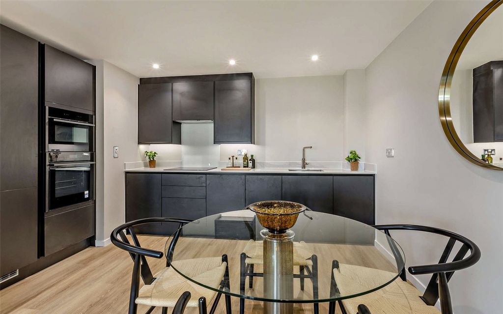 Property photo 3 of 15 Lounge/Kitchen Area