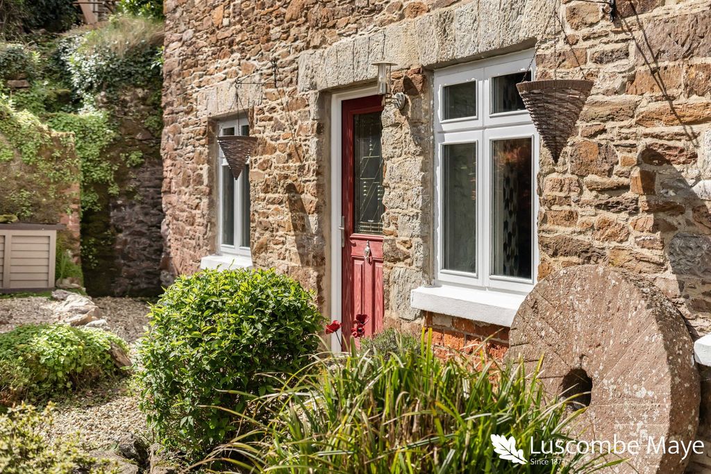 Property photo 2 of 27