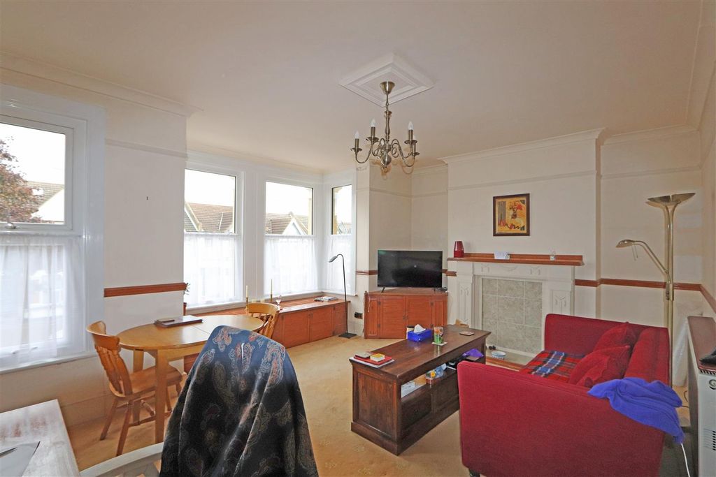 Property photo 2 of 11 Lounge