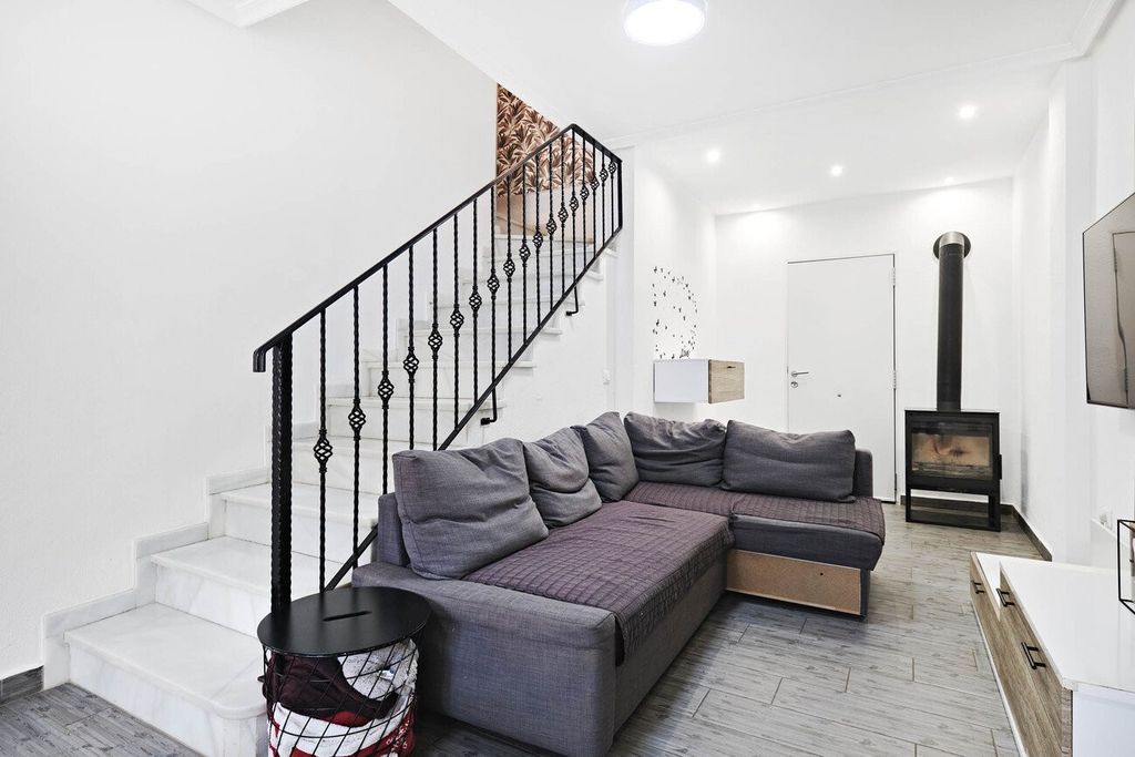 Property photo 2 of 50