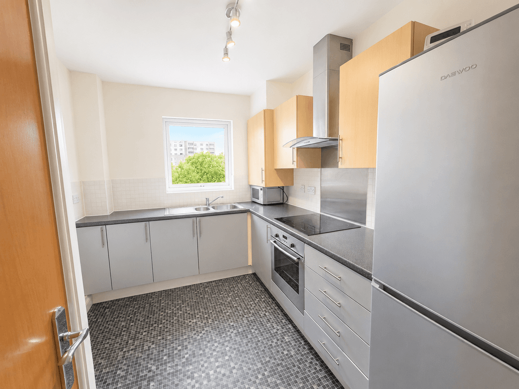Property photo 3 of 7 Kitchen