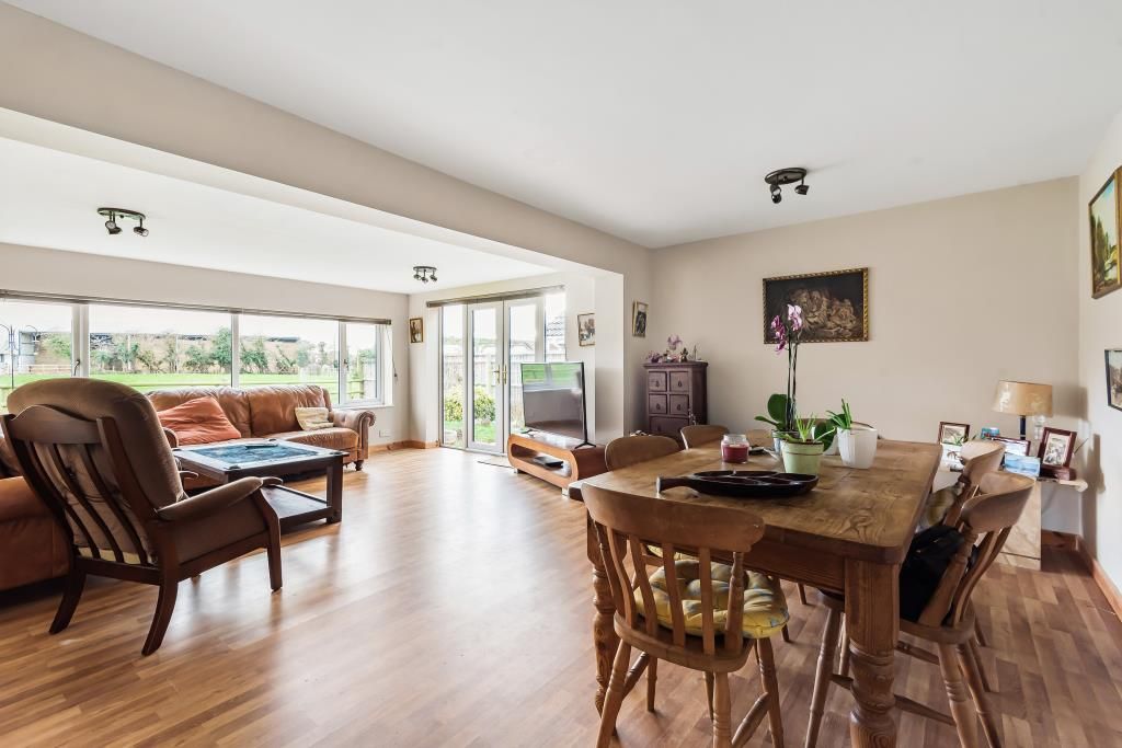Property photo 3 of 10 Dining Area