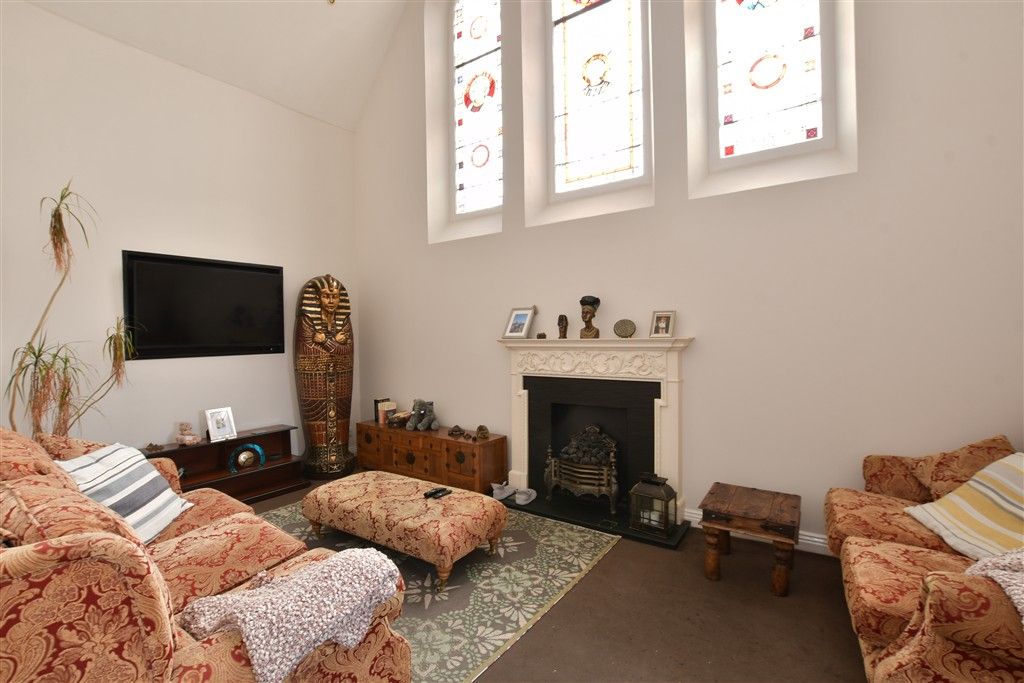 Property photo 3 of 14 Lounge