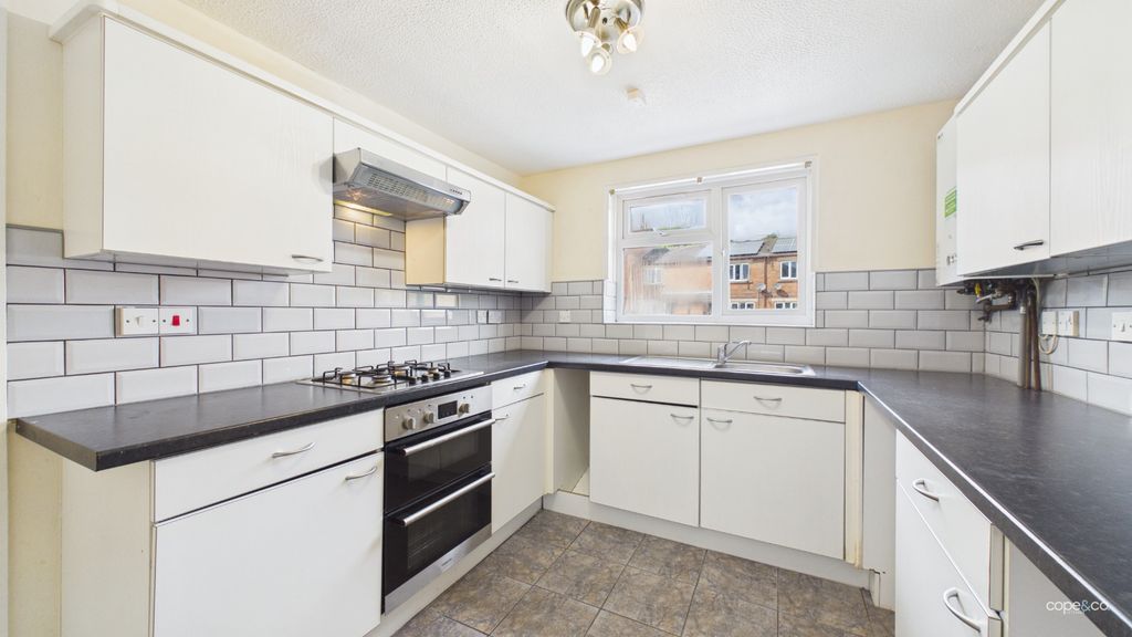 Property photo 2 of 22 2590684