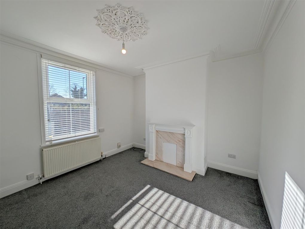 Property photo 2 of 17 Lounge