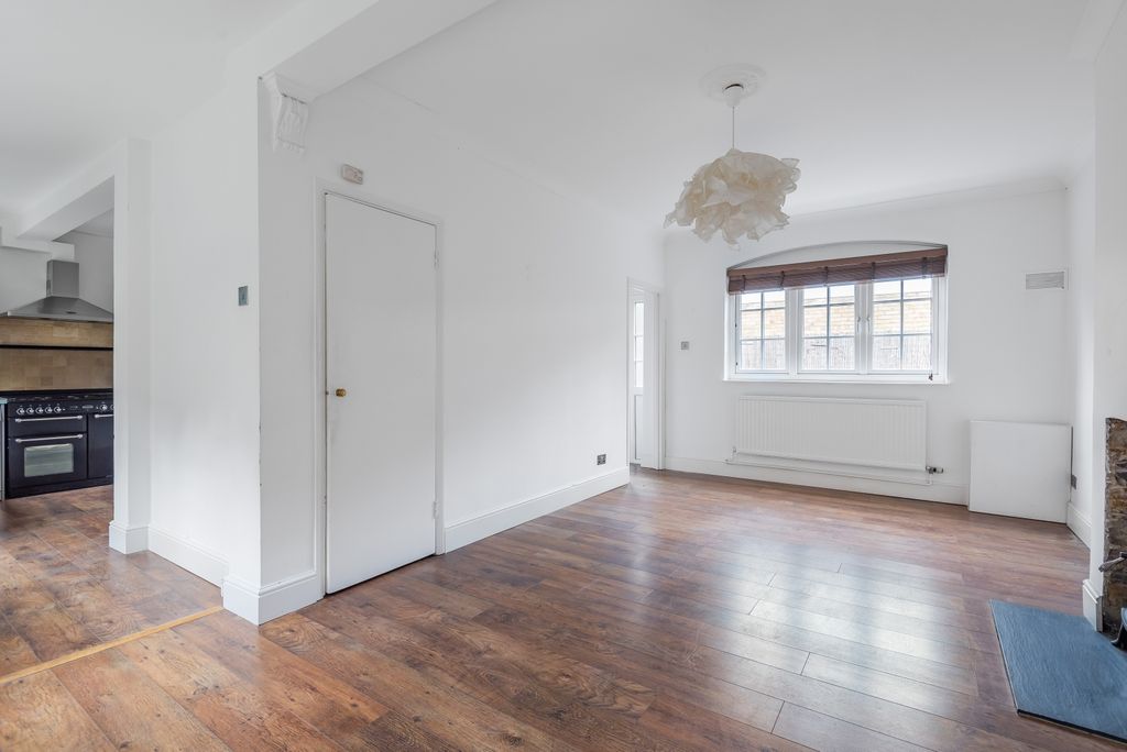 Property photo 3 of 16 646898 (3)