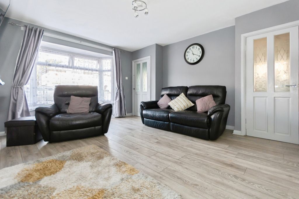 Property photo 2 of 17 Photo