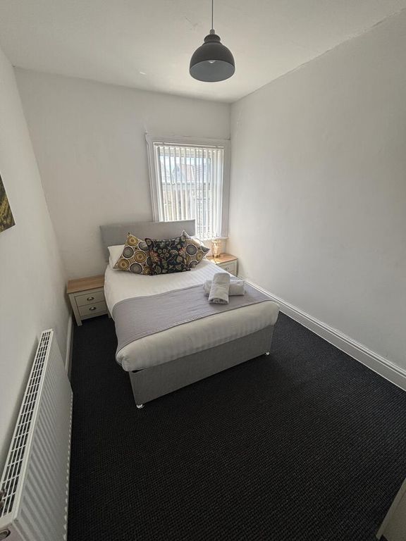 Property photo 2 of 18 Bedroom