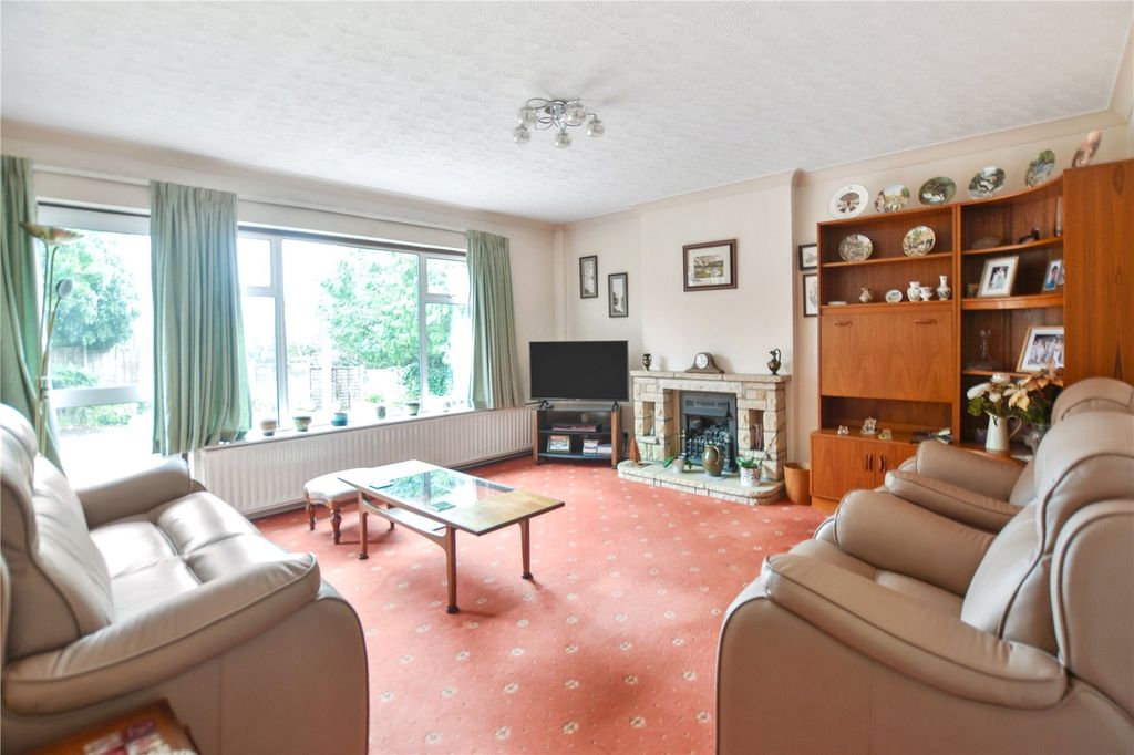 Property photo 3 of 21 Living Room