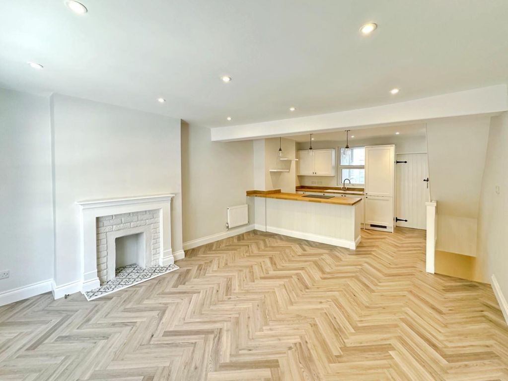 Property photo 2 of 12 E985Efe7-Photo 2017-06-2025 2C 2013 2007 2026.Jpg