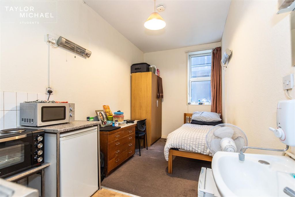 Property photo 2 of 5 Room