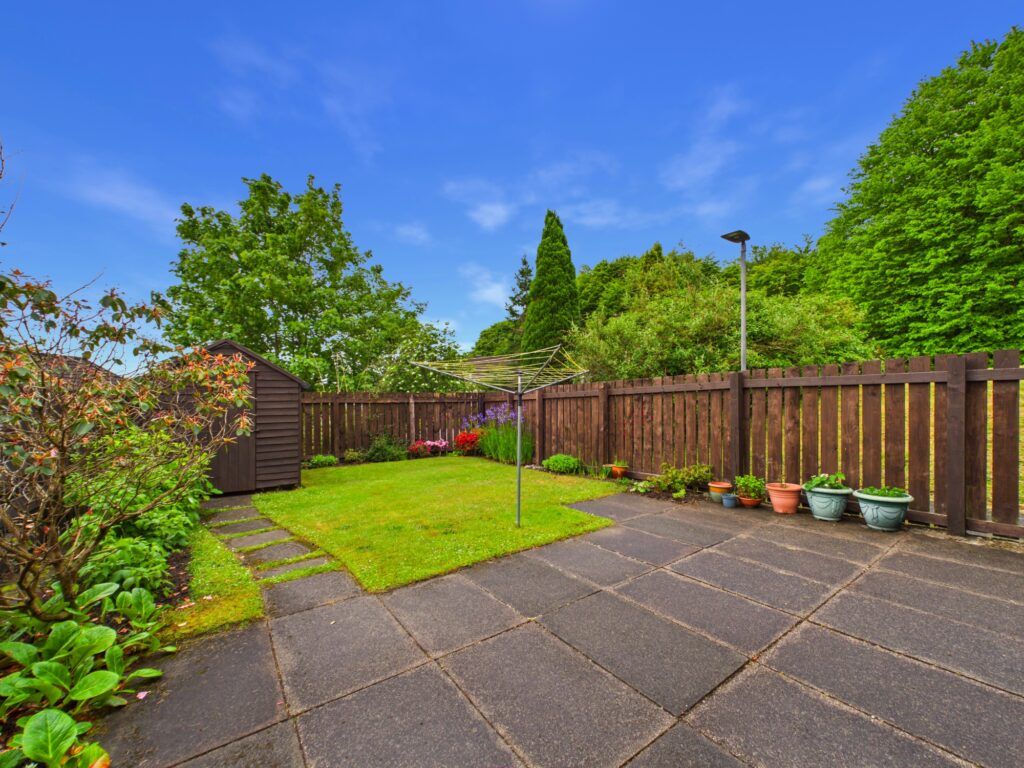 Property photo 2 of 27