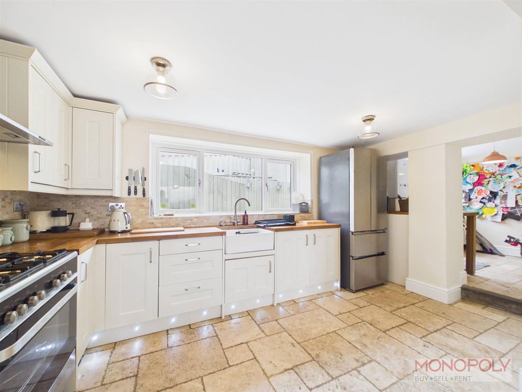 Property photo 3 of 31 Cam03815G0-Pr0425-Still004.Jpg