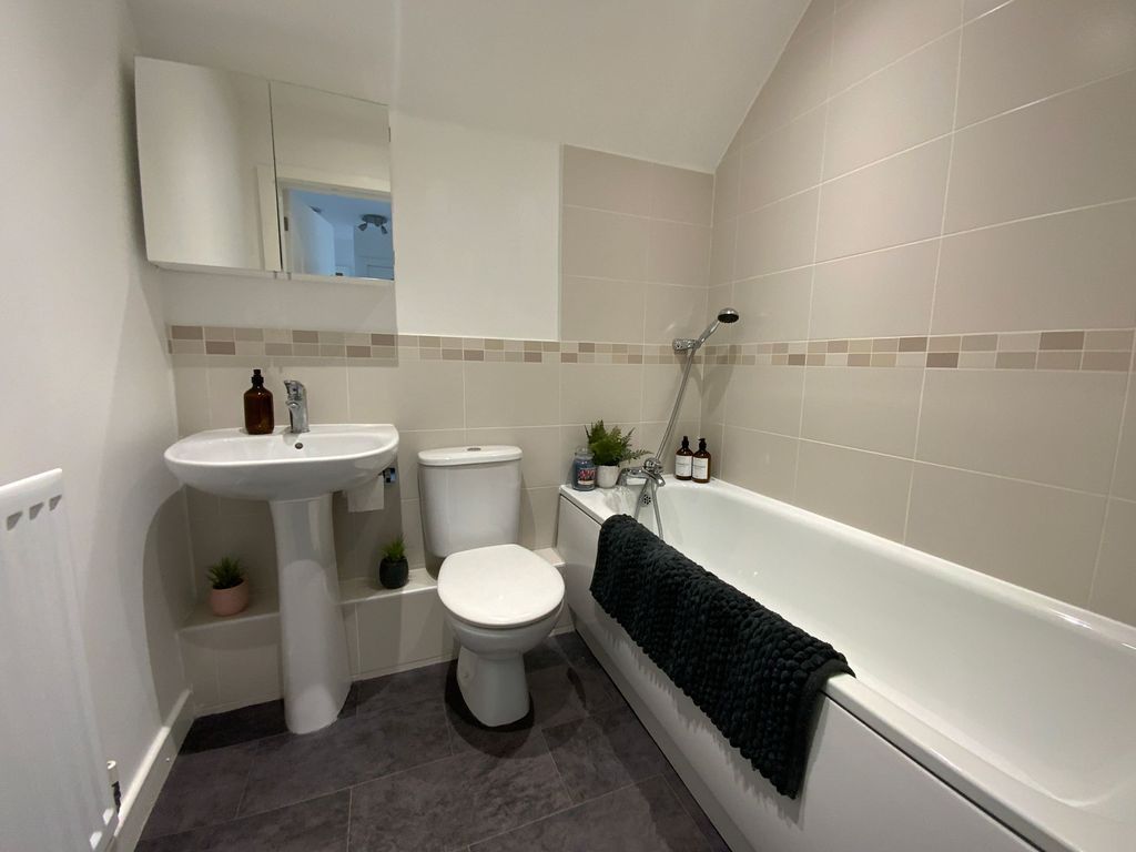 Property photo 3 of 14 Family Bathroom