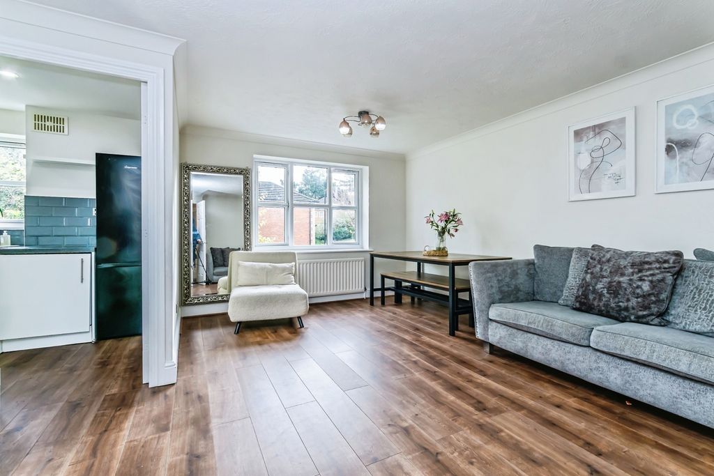 Property photo 3 of 9 Pbox-Img.Jpg