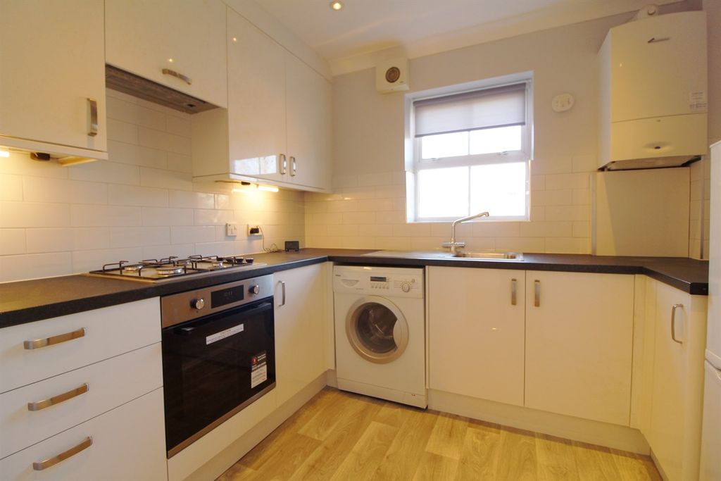 Property photo 3 of 9 Kitchen