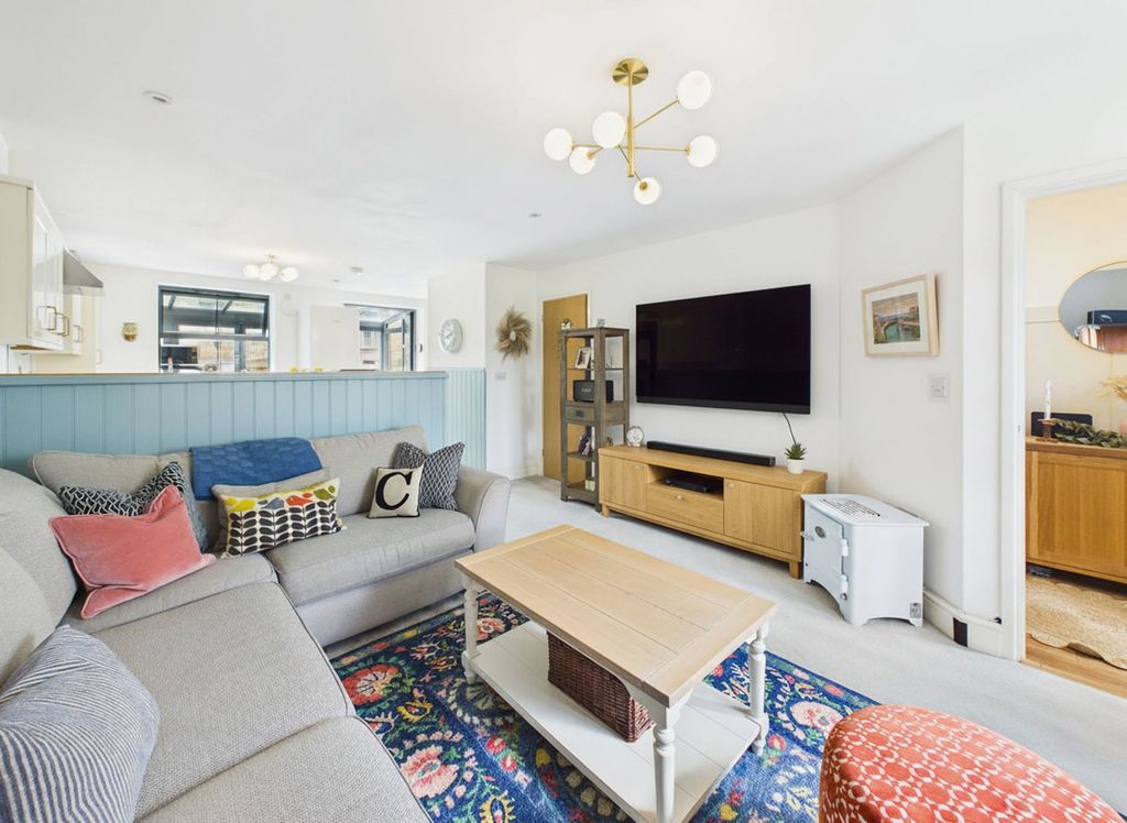 Property photo 2 of 26