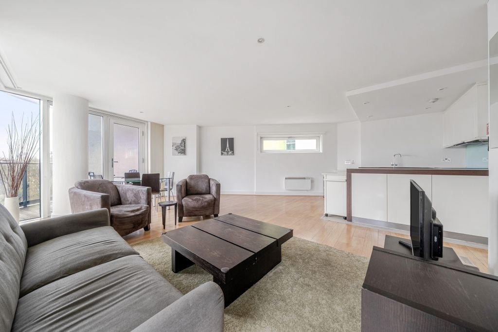 Property photo 3 of 21