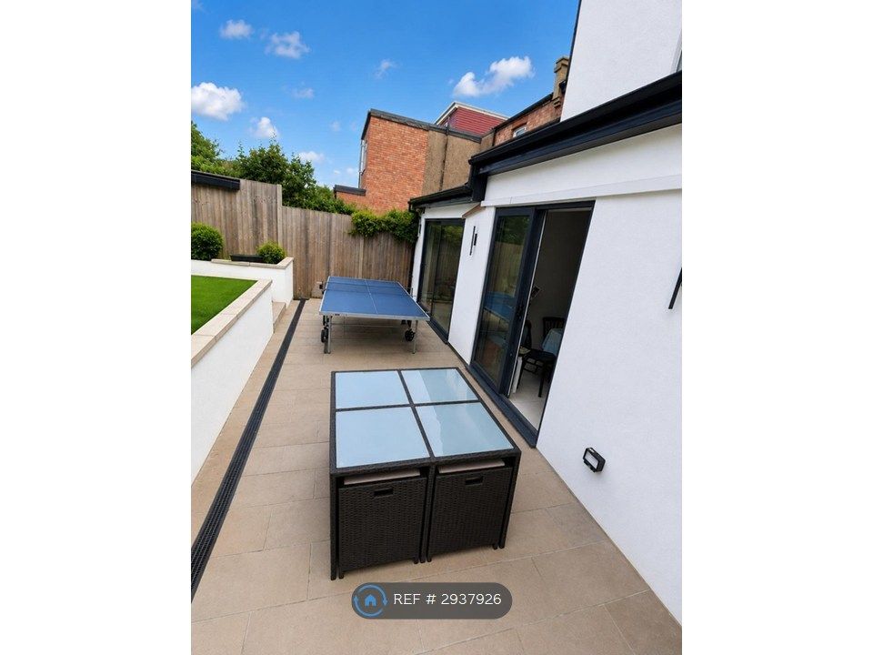 Property photo 2 of 8 Terrasse