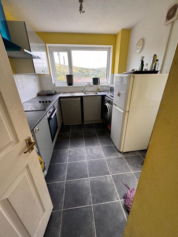 Property photo 1 of 10 Kitchen