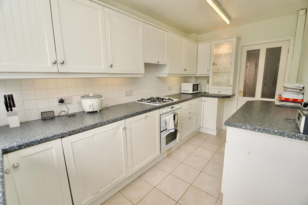 Property photo 3 of 15 Kitchen
