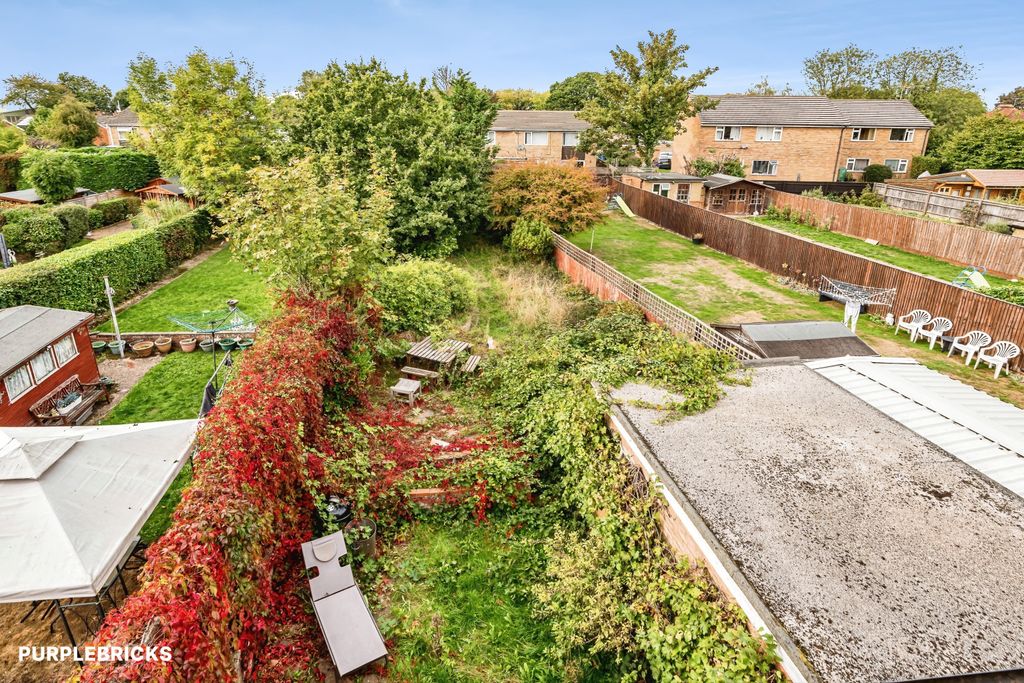 Property photo 2 of 32