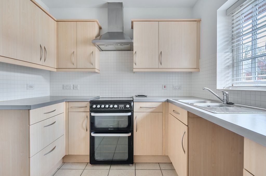 Property photo 2 of 9 Kitchen