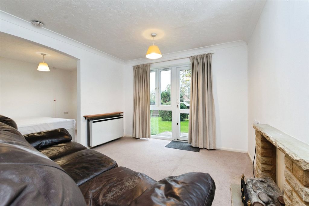 Property photo 2 of 11 Lounge