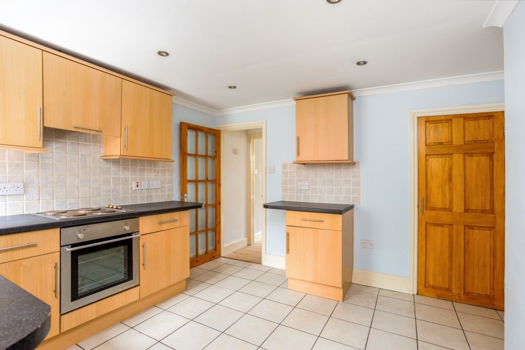 Property photo 2 of 8 Kitchen