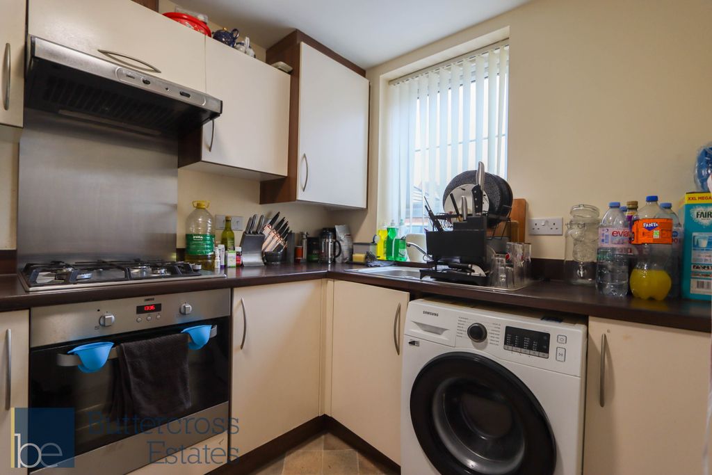 Property photo 3 of 12 Kitchen