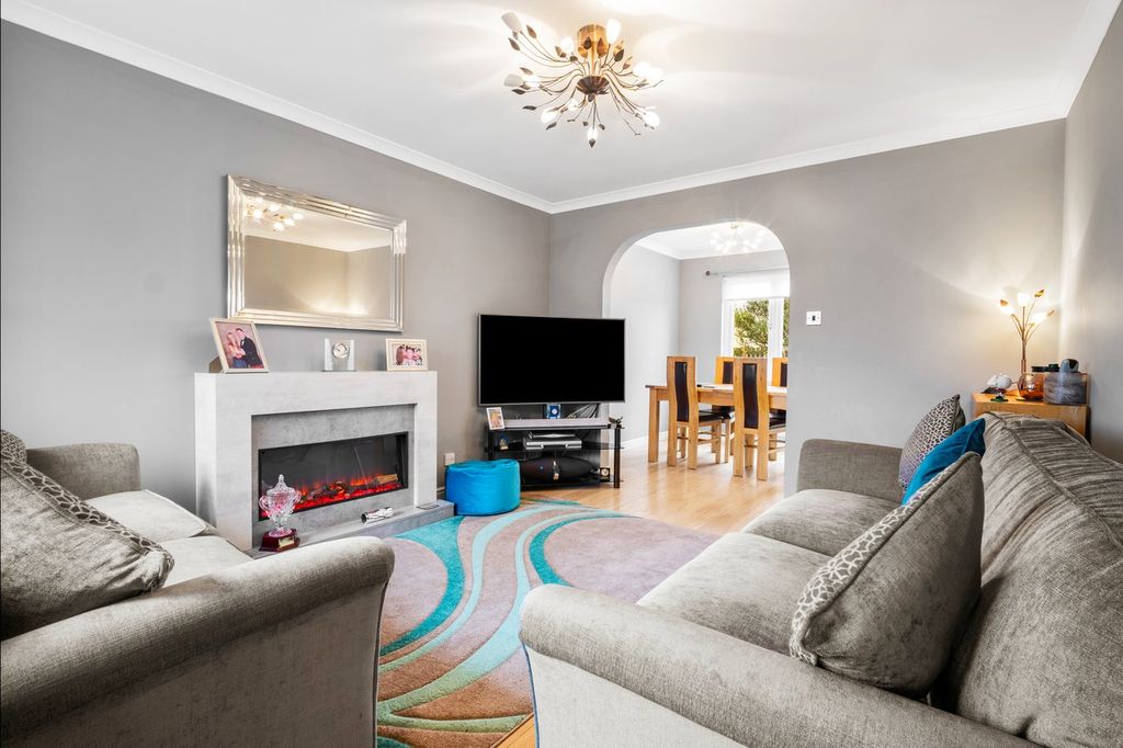 Property photo 2 of 25