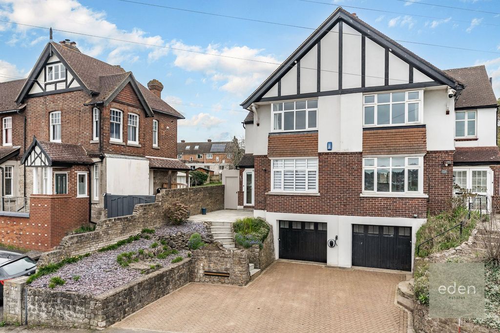 Property photo 1 of 36