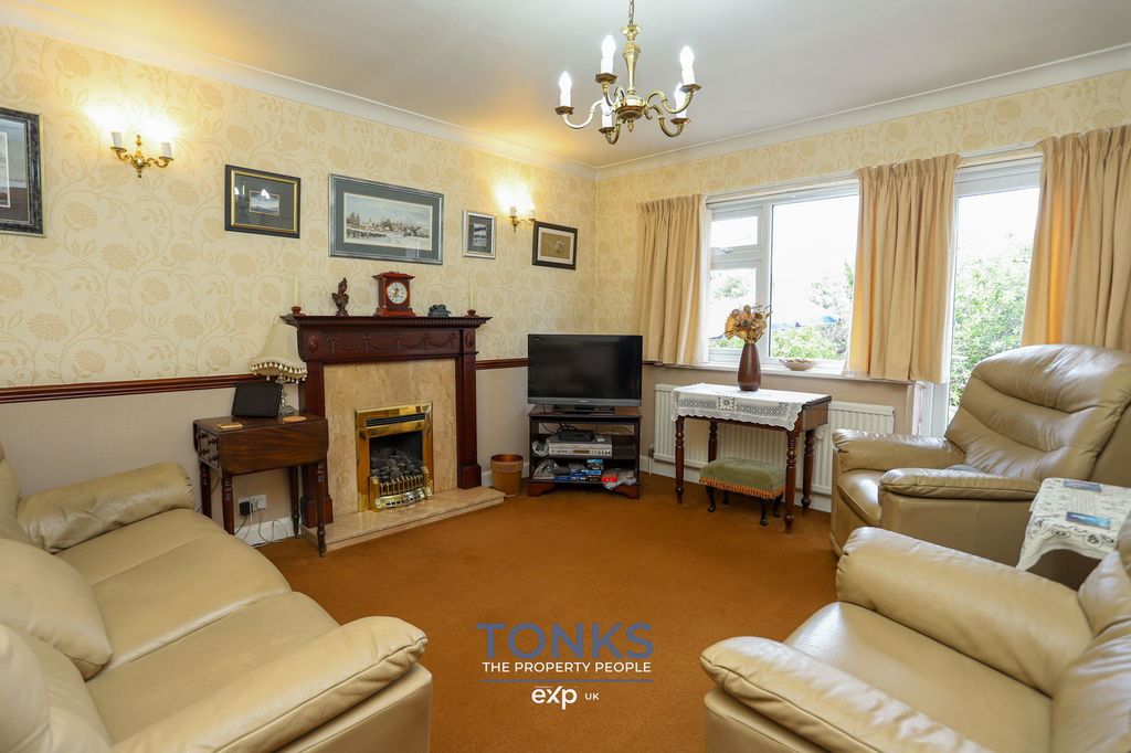 Property photo 3 of 27