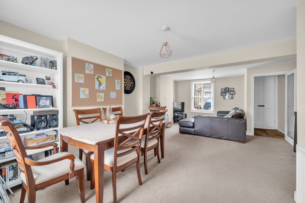 Property photo 3 of 16 4387023