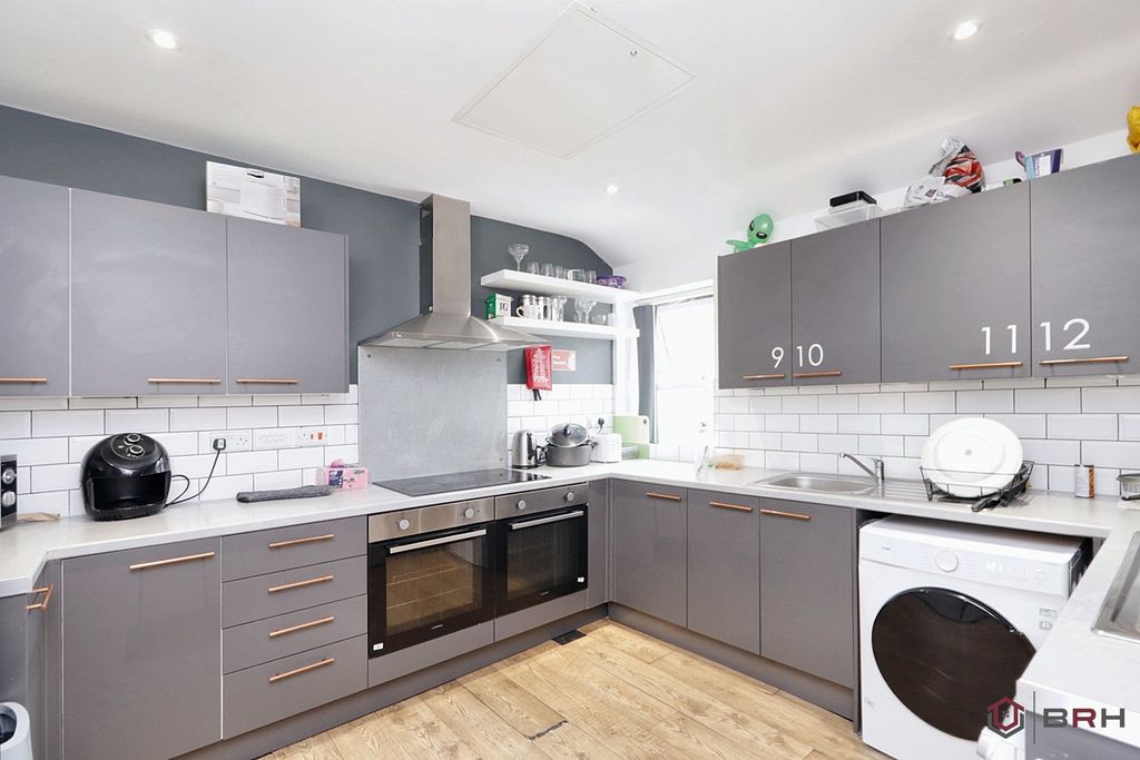 Property photo 2 of 23