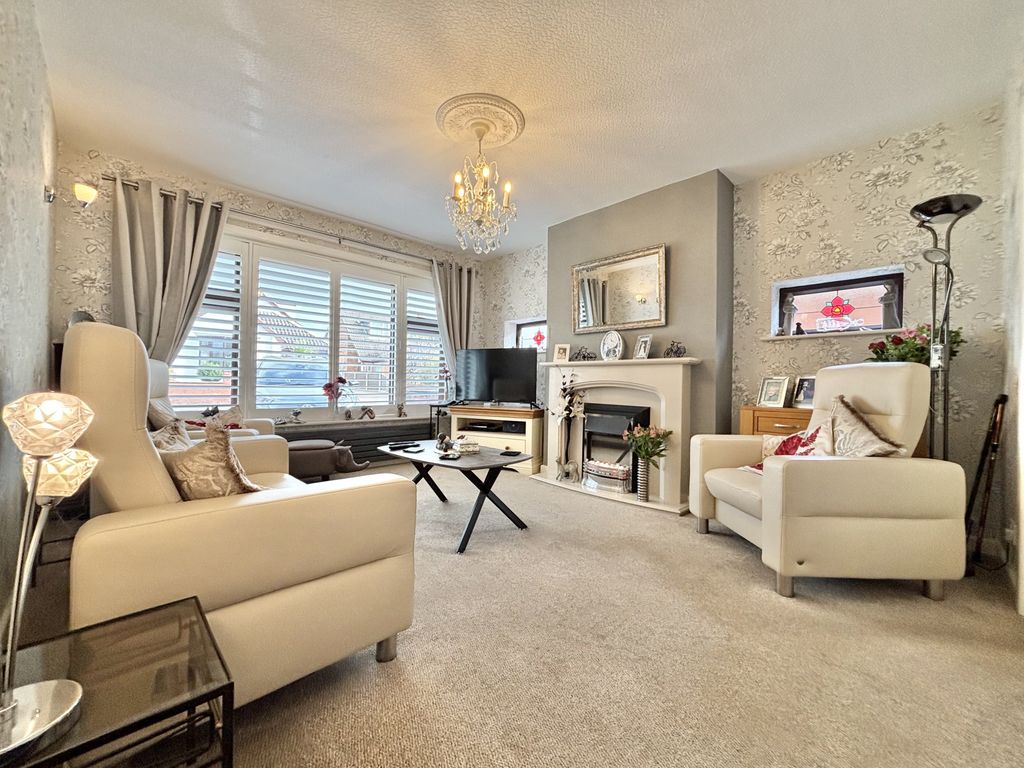 Property photo 2 of 31