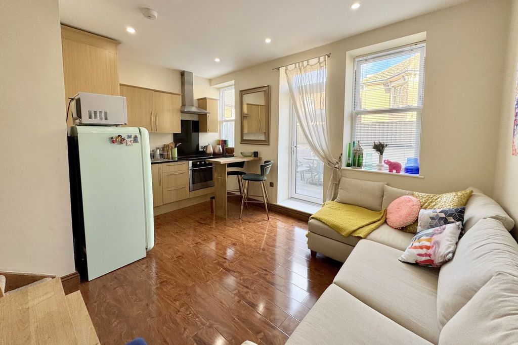 Property photo 3 of 14