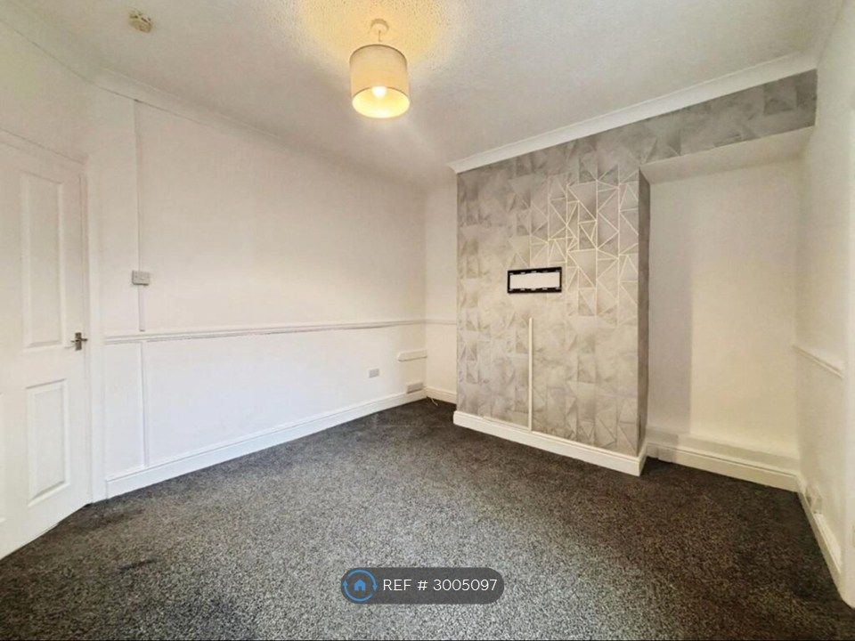 Property photo 2 of 12 Lounge