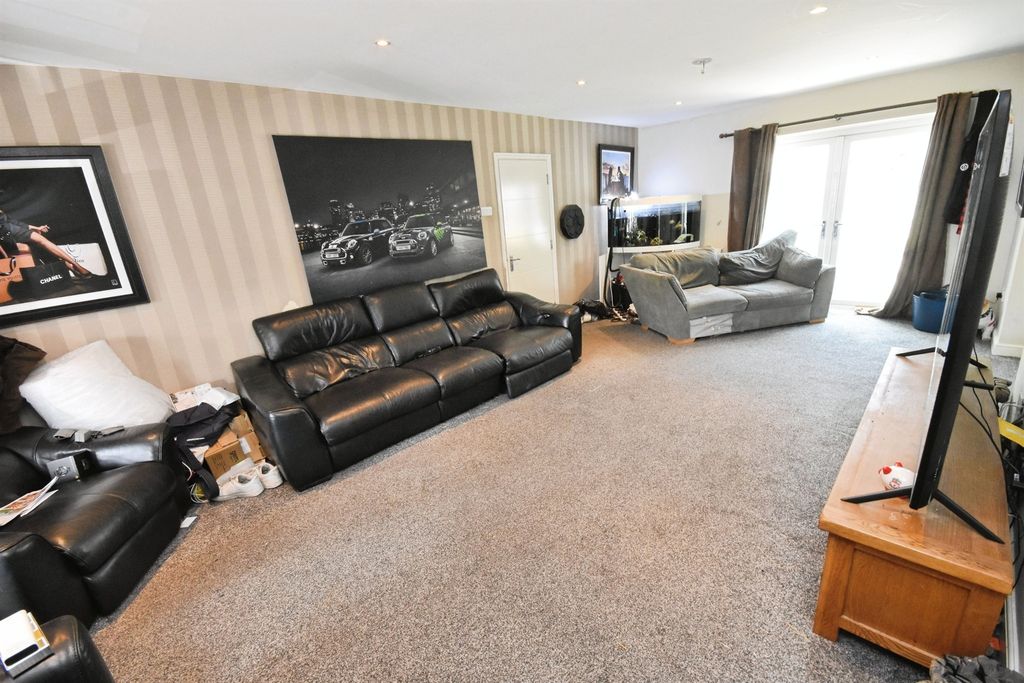 Property photo 2 of 24