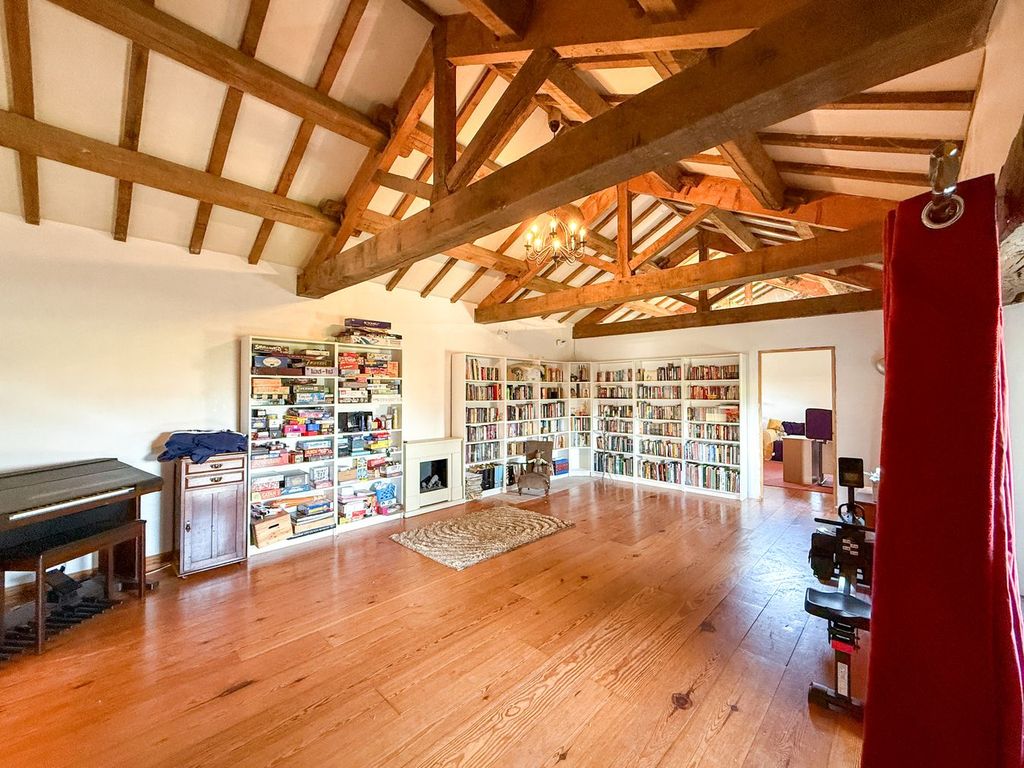 Property photo 3 of 44