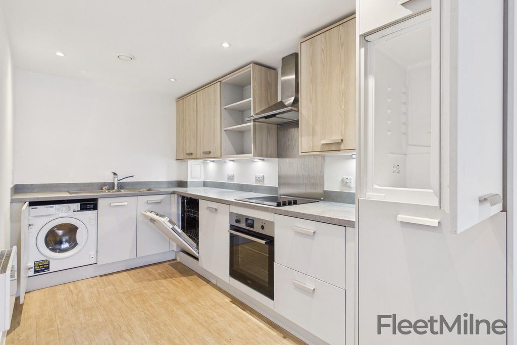 Property photo 3 of 11 Kitchen