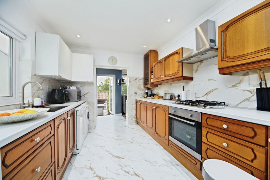 Property photo 2 of 17 Kitchen