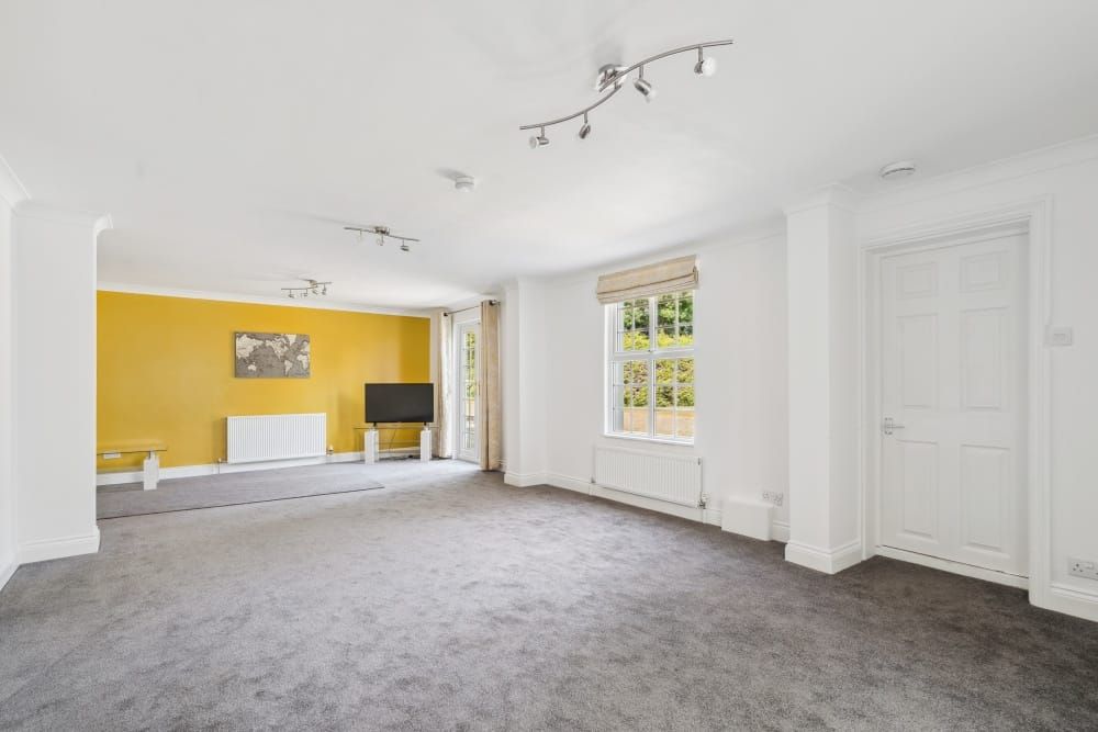 Property photo 3 of 44