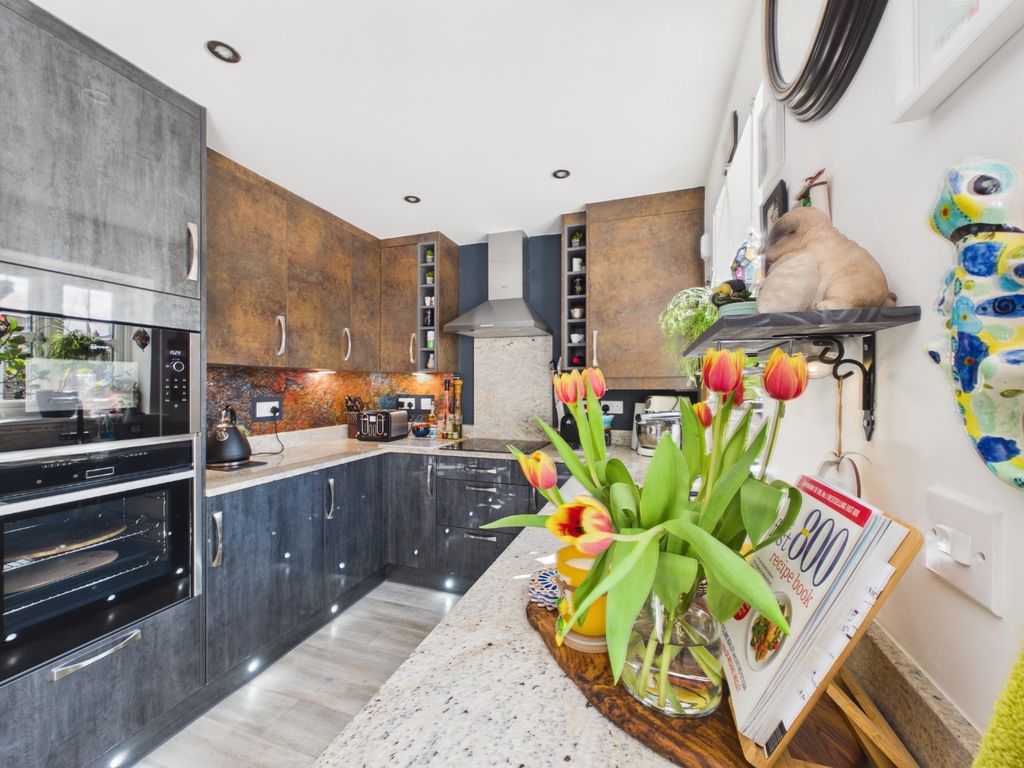 Property photo 2 of 23 5005305