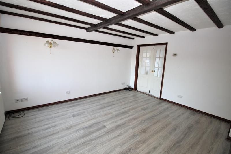 Property photo 3 of 10 Lounge1