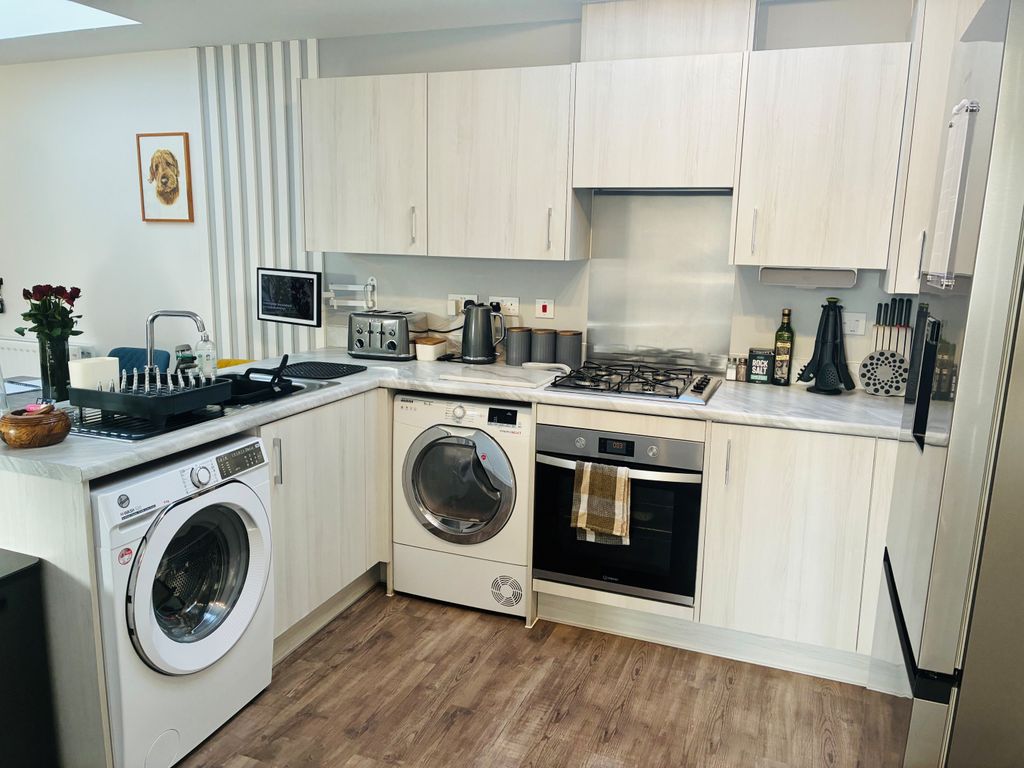 Property photo 3 of 8 Kitchen