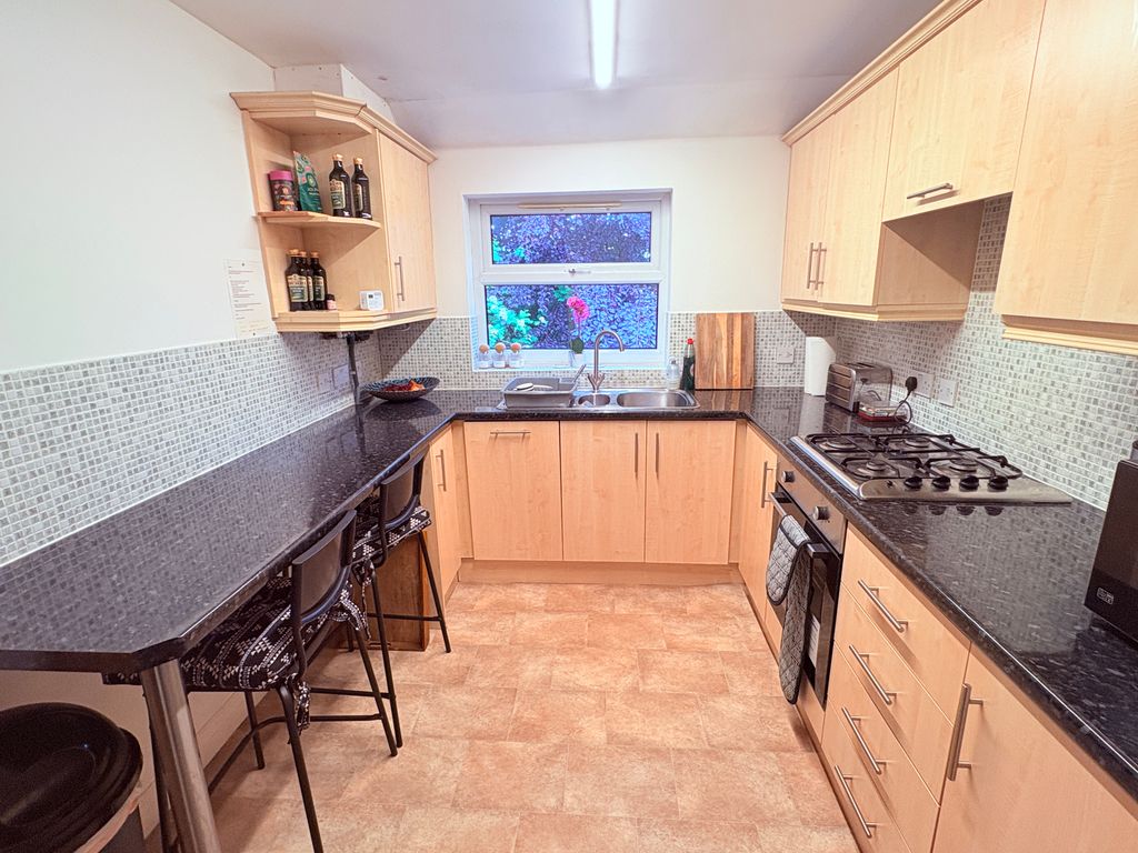 Property photo 2 of 17 Kitchen